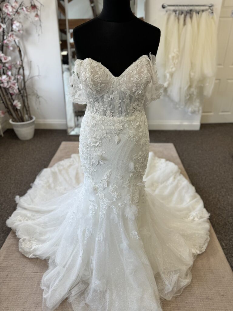 Wedding dress LJF3809